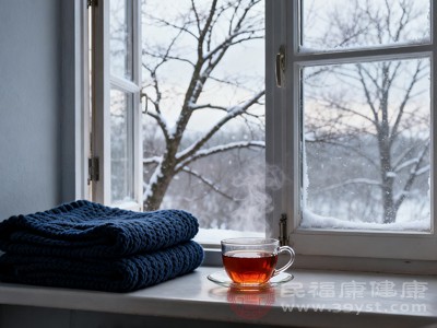 保持室内空气流通，每天开窗通风2-3次，每次通风30分钟左右，新鲜空气能减少室内病菌浓度