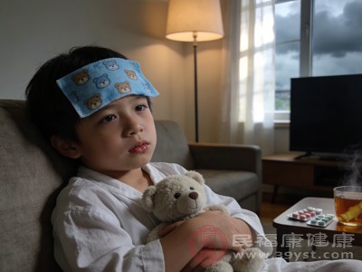 家长需每隔1-2小时为宝宝测量一次体温，记录体温变化趋势