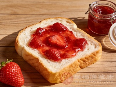 白面包+果酱，热量高还缺膳食纤维
