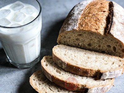 冰牛奶+生冷面包，损伤肠胃阳气