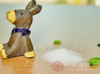 多余的钠需要通过尿液排出体外