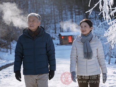 饭后不宜立即躺卧或剧烈运动，饭后休息30分钟再散步，有助于消化