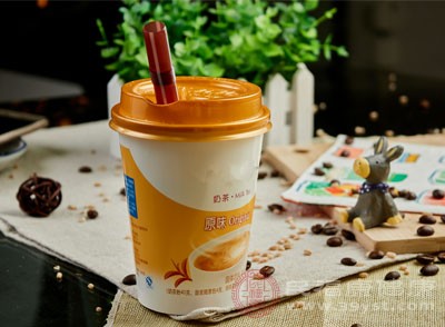 一杯正常甜度的奶茶含糖量远超每日推荐值 一杯正常甜度的奶茶含糖量远超每日推荐值