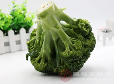 搭配富含膳食纤维的蔬菜