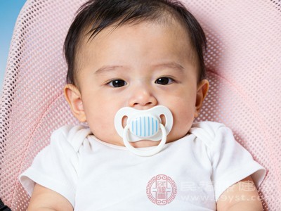 保持清洁卫生:每次使用前后都要将安抚奶嘴彻底清洗消毒,避免细菌滋生 保持清洁卫生:每次使用前后都要将安抚奶嘴彻底清洗消毒,避免细菌滋生