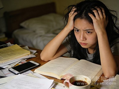 长期焦虑、易怒、抑郁，会影响内分泌与气血运行