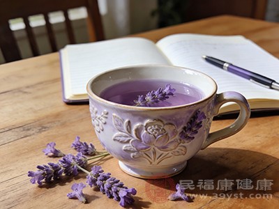 薰衣草茶以其独特的香气和舒缓作用