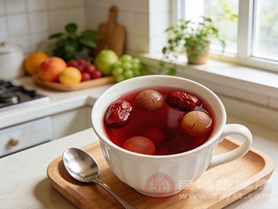 暖胃安神：红枣桂圆茶