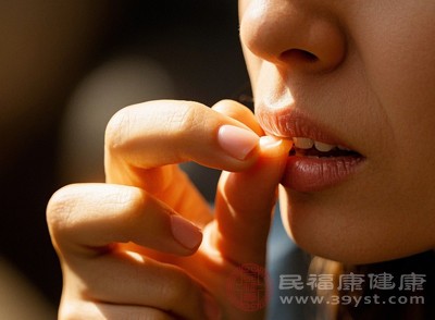 卸甲的方式，直接影响指甲的健康