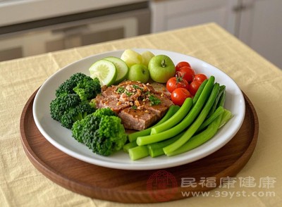 搭配其他食物，保证营养均衡