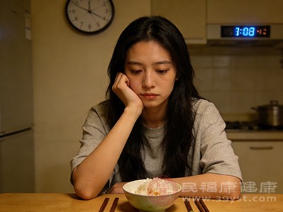 有些人会出现食欲减退的情况，对食物毫无兴趣