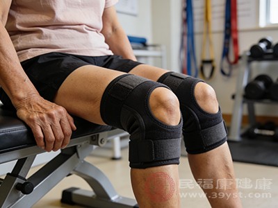 膝盖周围的肌肉力量对于维持关节的稳定性非常重要。