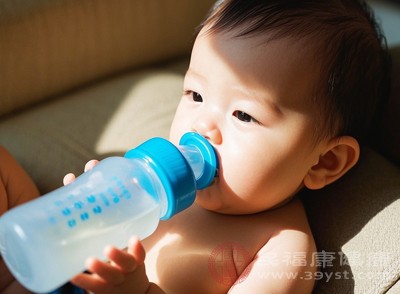 6个月以内纯母乳喂养的宝宝