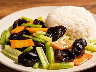 如果平时吃得比较清淡，想增加膳食纤维，就循序渐进