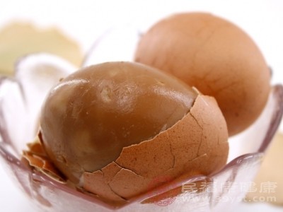 这些香料在煮制过程中，其营养成分和风味物质会融入鸡蛋，使茶叶蛋在口感丰富的同时，也具备了一些香料带来的潜在健康益处。