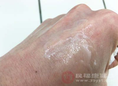 温和清洁与保湿