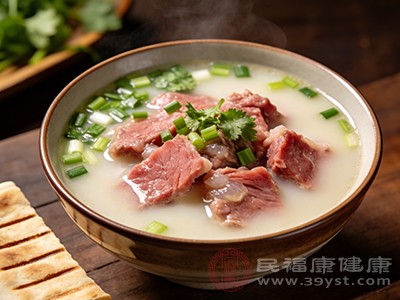 羊肉汤是不错的选择，羊肉性温，能温中健脾、补肾壮阳