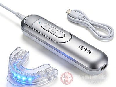 通过美牙仪发出的特定波长光线，加速美白凝胶中活性成分的分解，从而达到美白效果