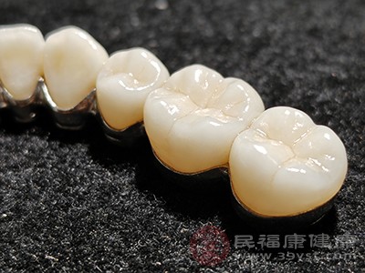 烤瓷牙和瓷贴面