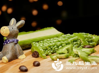 苦瓜、黄瓜、冬瓜这类蔬菜，属性寒凉，过多食用会导致身体寒凉之气加重，影响气血运行，进而减少乳汁分泌