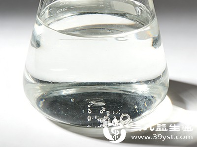 蒸馏水是通过蒸馏工艺制备而成的水