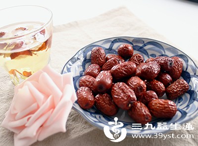 红枣和桂圆都是滋补气血的好食材