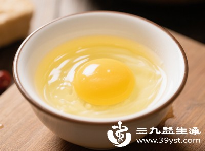 开水冲生鸡蛋的神奇效果 真相可能出乎你意料