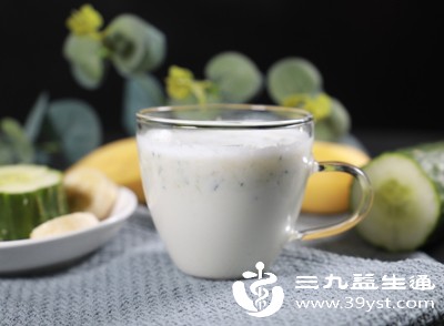 纯牛奶中的碳水化合物主要是乳糖