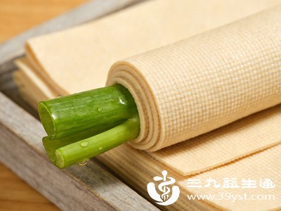 豆制品口感细腻，富含植物蛋白，适合各类人群食用，既能补充营养，又不会给肠胃带来负担