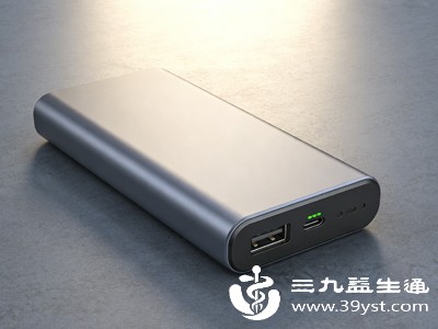 充电宝需随身携带，不可托运，且必须有清晰的标识，额定能量不超过100Wh，无标识、标识模糊或改装的充电宝，一律禁带