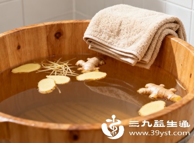 打工人养生新宠 姜水泡脚赶走疲劳有一手