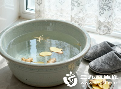 姜水泡脚的正确方法与注意事项 姜水泡脚的正确方法与注意事项