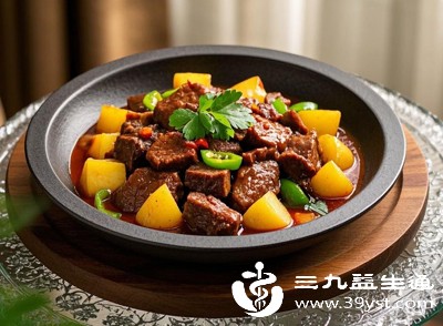 过年聚餐时，子女总爱劝老人“多吃点、多喝点”