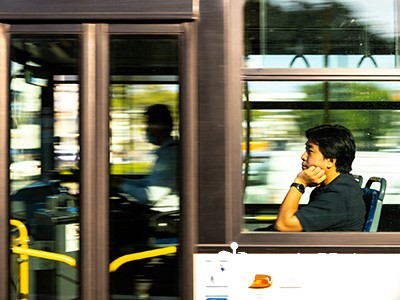 春运长途久坐当心血栓 车上简单动一动 降低风险