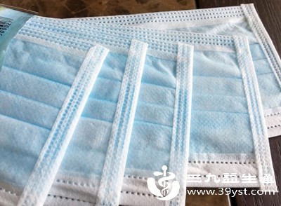 家长提前给孩子备好儿童口罩,督促孩子规范佩戴 家长提前给孩子备好儿童口罩,督促孩子规范佩戴