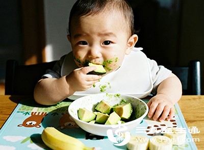 春节进食时,做到细嚼慢咽,不边吃边说话、边玩闹 春节进食时,做到细嚼慢咽,不边吃边说话、边玩闹