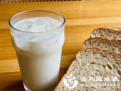 此外,长期缺乏早餐的营养支持,还会加速大脑衰老 此外,长期缺乏早餐的营养支持,还会加速大脑衰老