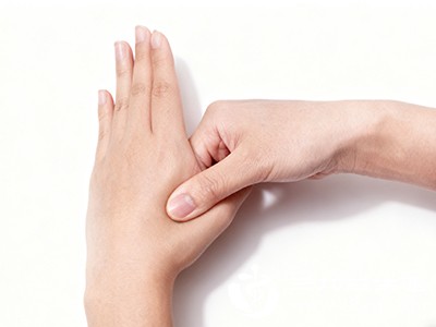 牙疼到“原地崩溃” 这些救命方法快码住