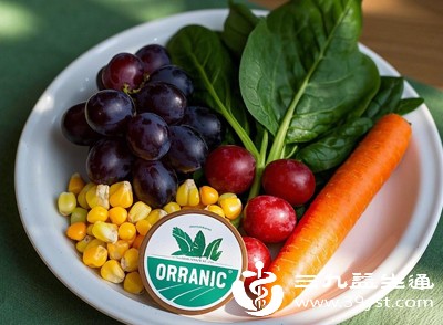 在使用跑步机减肥期间，应合理控制饮食