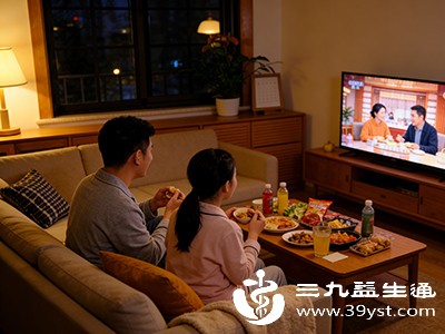 三餐不定时定量，暴饮暴食，或者经常吃夜宵，都会打乱身体的正常代谢节奏