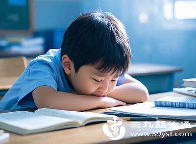 孩子就会通过咬指甲来打发时间，给自己找点“事情做”