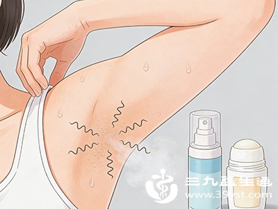 狐臭虽然也会因出汗等因素使气味加重，但主要还是受生理因素主导