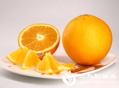 也可以将橙子、草莓等水果榨成果汁