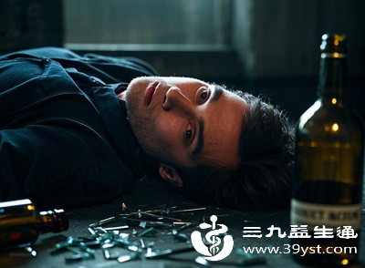 若出现呼吸困难、血压下降等严重症状，立即拨打急救电话，切勿拖延