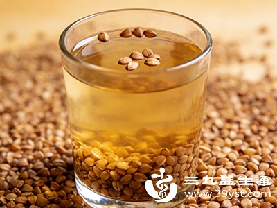 荞麦茶中的矿物质如钾元素，有助于维持心脏正常功能和血压稳定