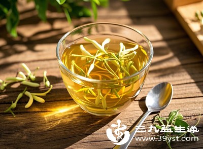 金银花性寒,气味芳香,既能宣散风热,又能清解血毒,对于咽喉肿痛有明显的改善作用 金银花性寒,气味芳香,既能宣散风热,又能清解血毒,对于咽喉肿痛有明显的改善作用