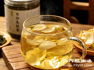 百合味甘性寒，归心、肺经，能润肺止咳、清心安神