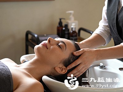 正确早上洗发的方法 正确早上洗发的方法