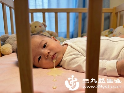 吐奶、溢奶增多 吐奶、溢奶增多