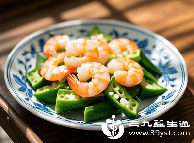 虾可能携带细菌（如副溶血性弧菌）和寄生虫，未煮熟的虾易引发食物中毒，出现腹泻、呕吐、发热等症状